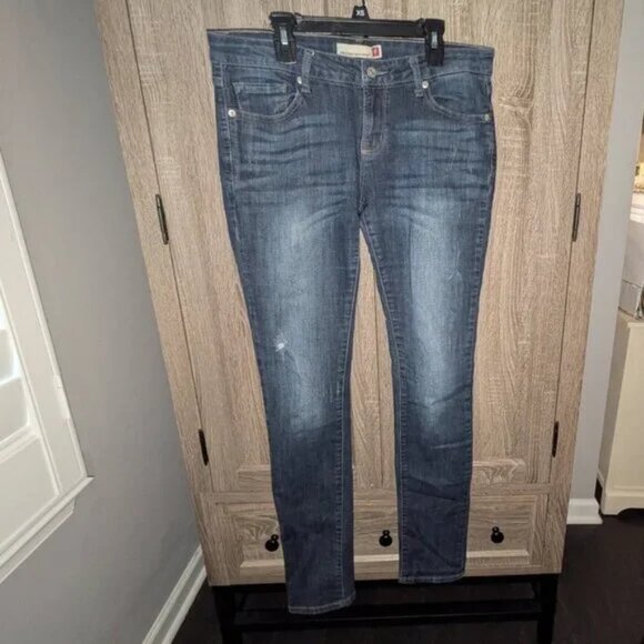 *3 FOR $9* Premium Just U.S.A. Skinny Leg Low Rise Medium Wash Whiskered Pants - Picture 1 of 2